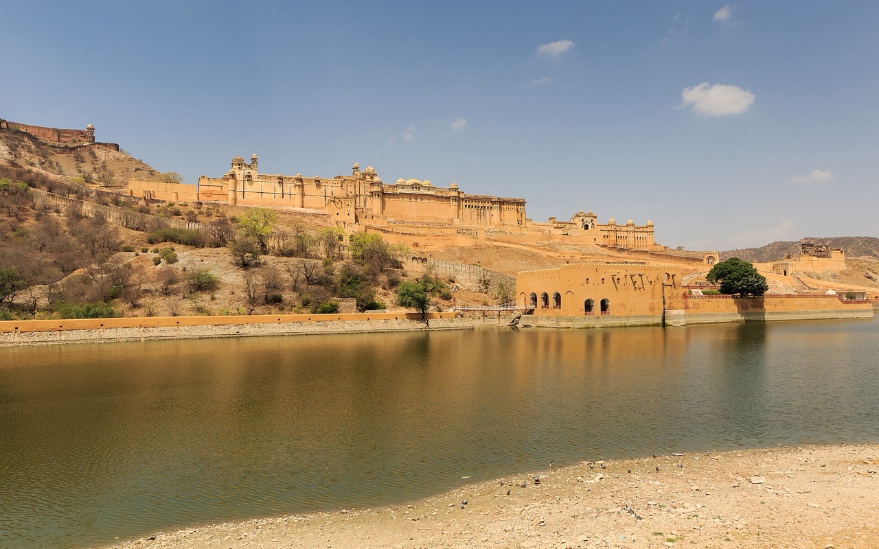 Amber Fort in Jaipur rising above Maota Lake on a clear day